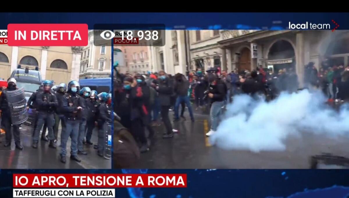 Covid: tensioni alla manifestazione in piazza S.Silvestro a Roma - 