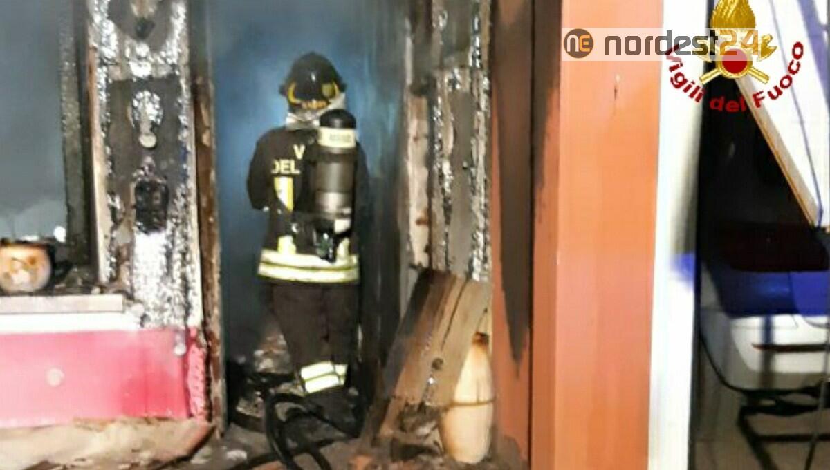 Incendio a Codroipo: brucia un'abitazione, danni ingenti - 