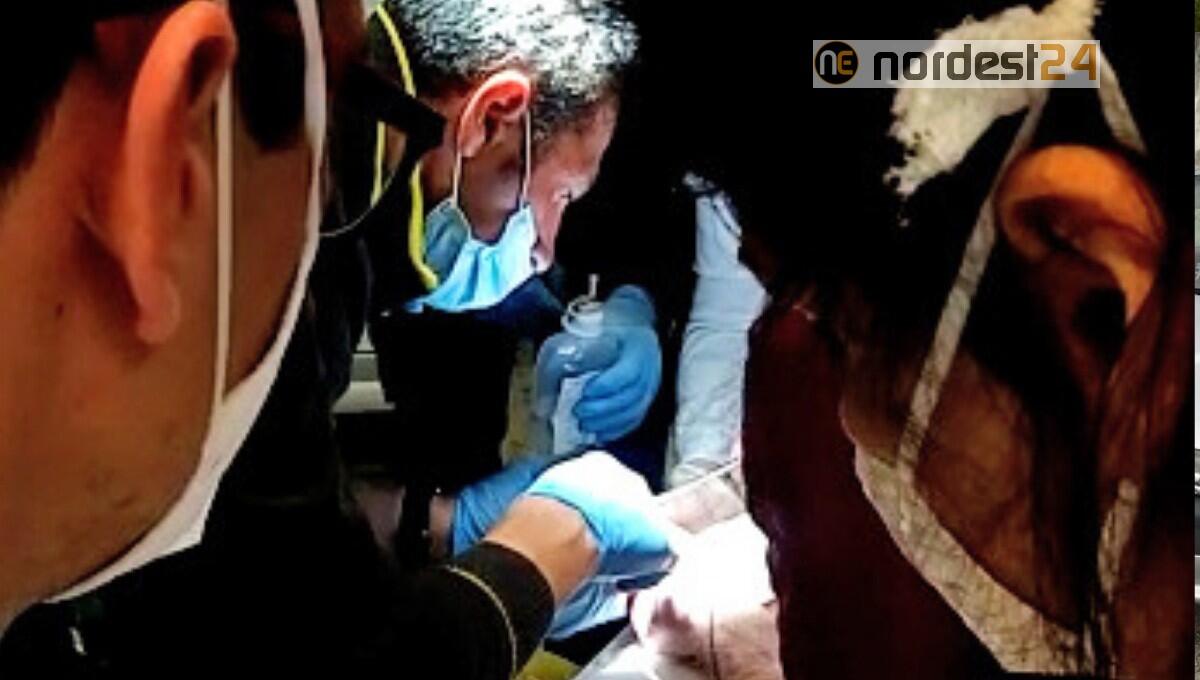 Dito incastrato in una piccola torcia: bimba di 4 anni soccorsa dai pompieri - 