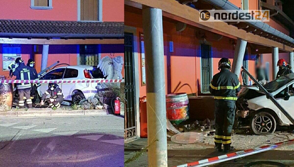 Reana. Perde il controllo dell'auto e finisce contro un ristorante - 