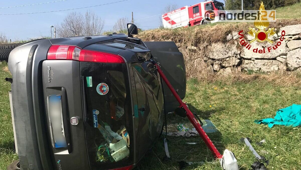 Si rovescia con la Panda sotto il piano stradale: 40enne ferito - 