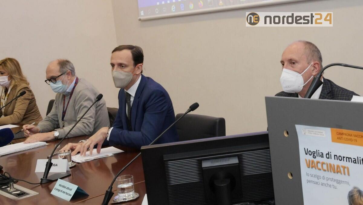 Vaccini, Fedriga-Riccardi: "da domani prenotazioni anche via web" - 