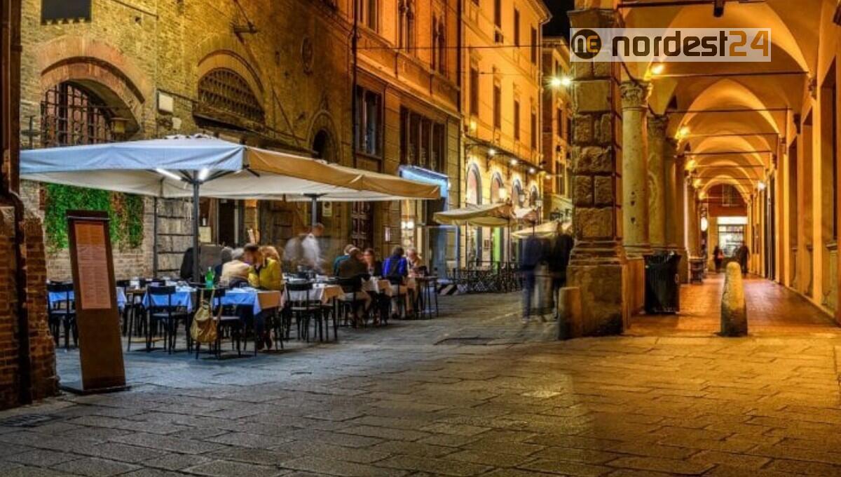 Regioni, "riapertura dei ristoranti all'aperto anche di sera" - 