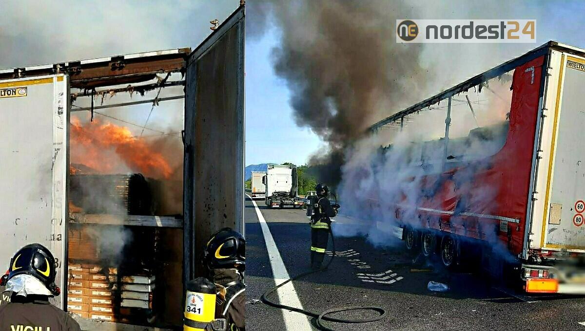 Incendio di un Tir in A23, tratto Udine nord - Gemona/Osoppo - 