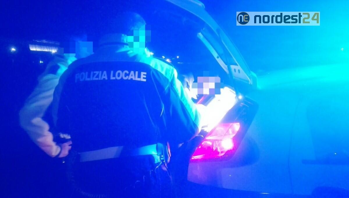 Assembrati nel locale consumano cibo e bevande: chiuso Laghetto Alcione - 