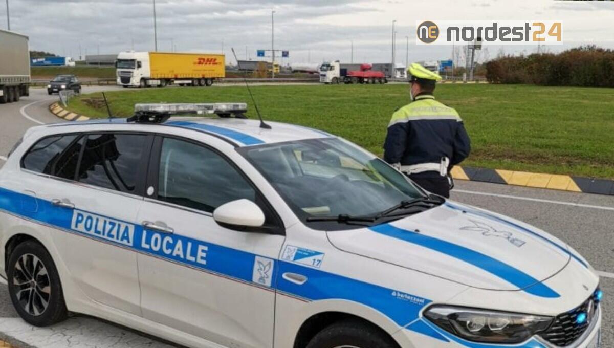 Monfalcone, 20enne esibisce certificato assicurativo falso: sanzionata, auto sequestrata - 