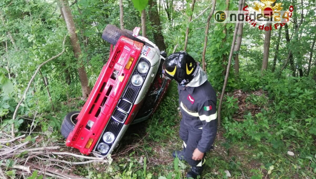 Finiscono con l'auto nella scarpata durante il  Rally - 