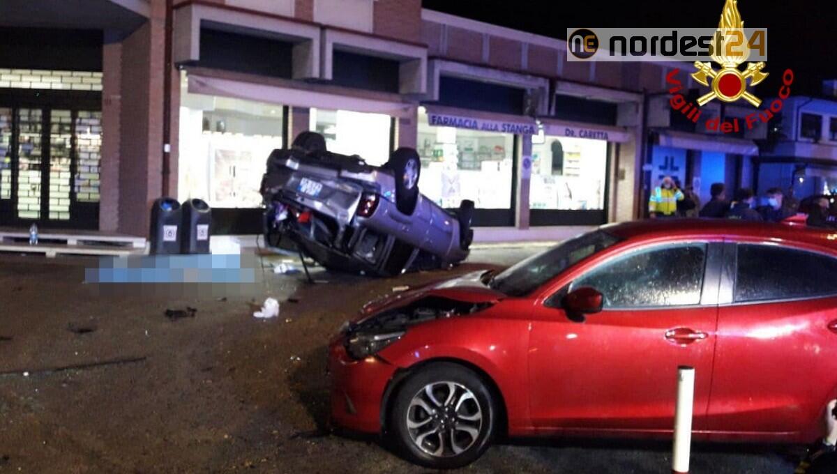 Si ribalta con l'auto: deceduto 19enne, feriti altri 2 ragazzi - 