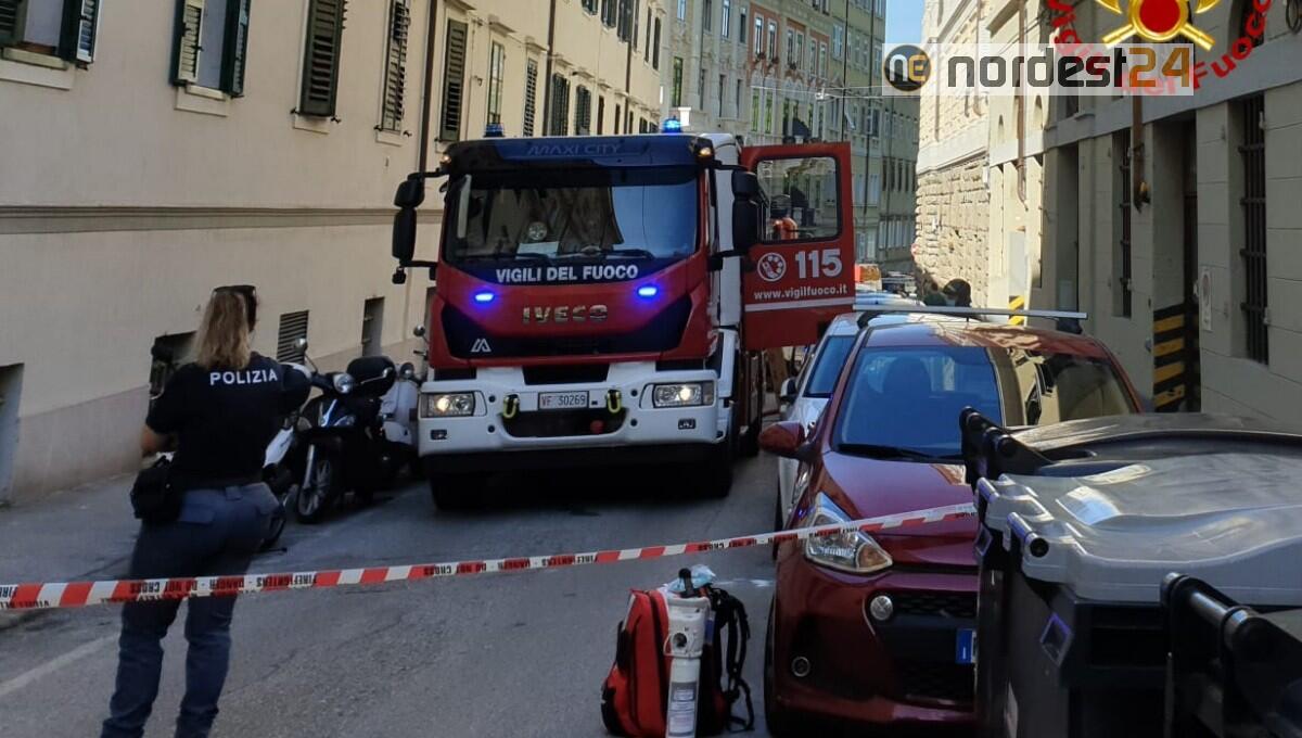 Incendio in un appartamento a Trieste al quarto piano di un condominio - 