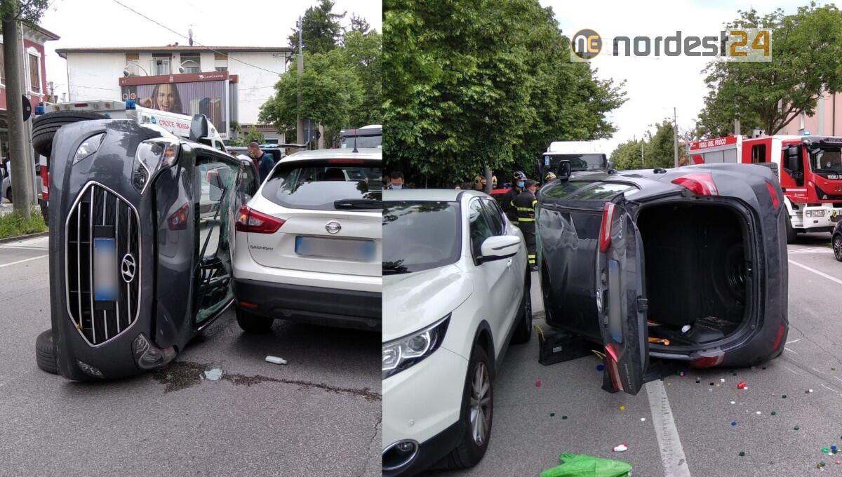 Tampona un'auto e poi si ribalta sul fianco: ferita una donna - 