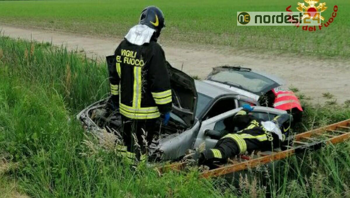 Incidente sulla Sp95 a Varmo, auto nel fossato: ferita mamma e 2 figlie - 