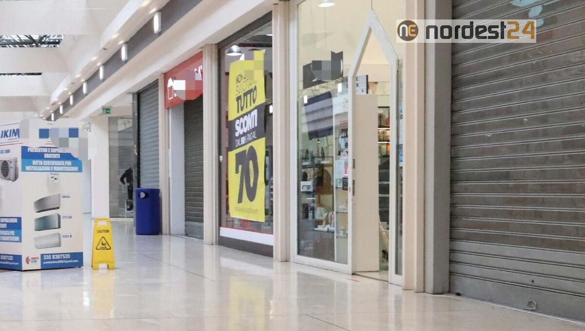 Commercio, protesta centri anche in Fvg: 'ridateci i weekend' - 