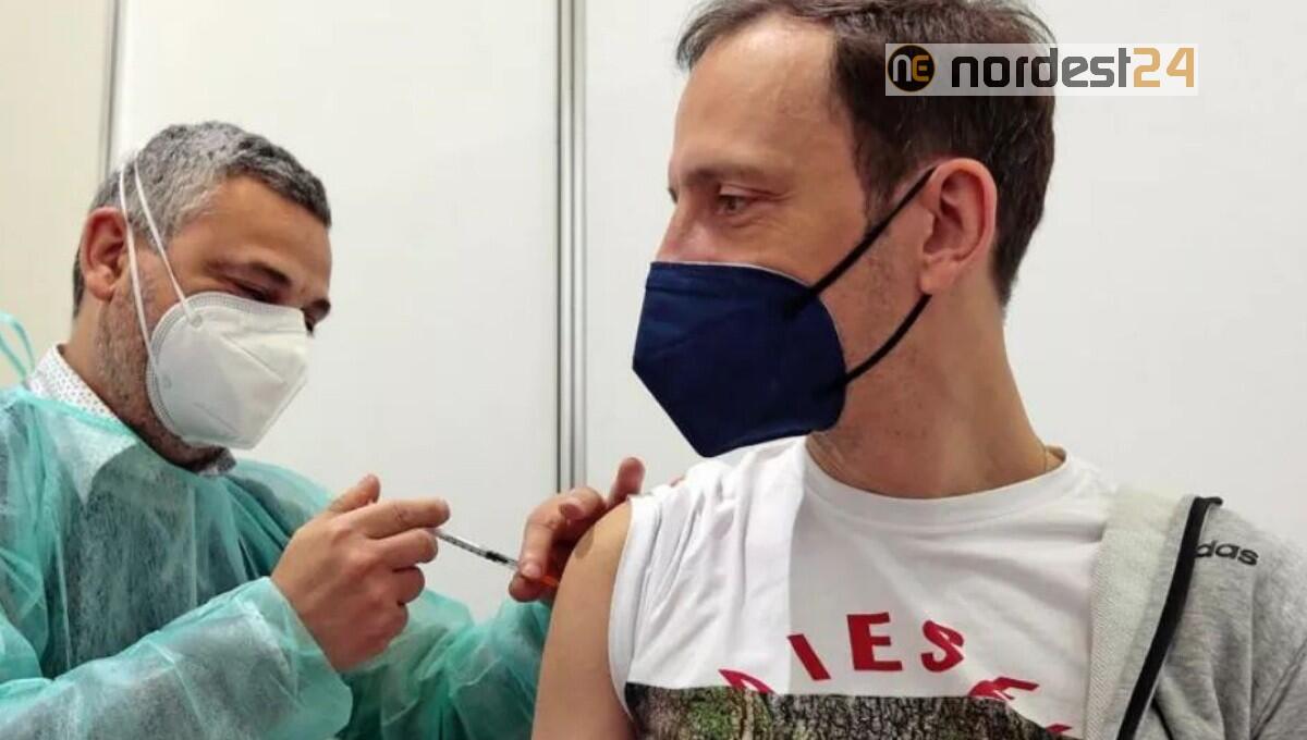 Fedriga riceve la prima dose di vaccino: "fidiamoci della scienza" - 