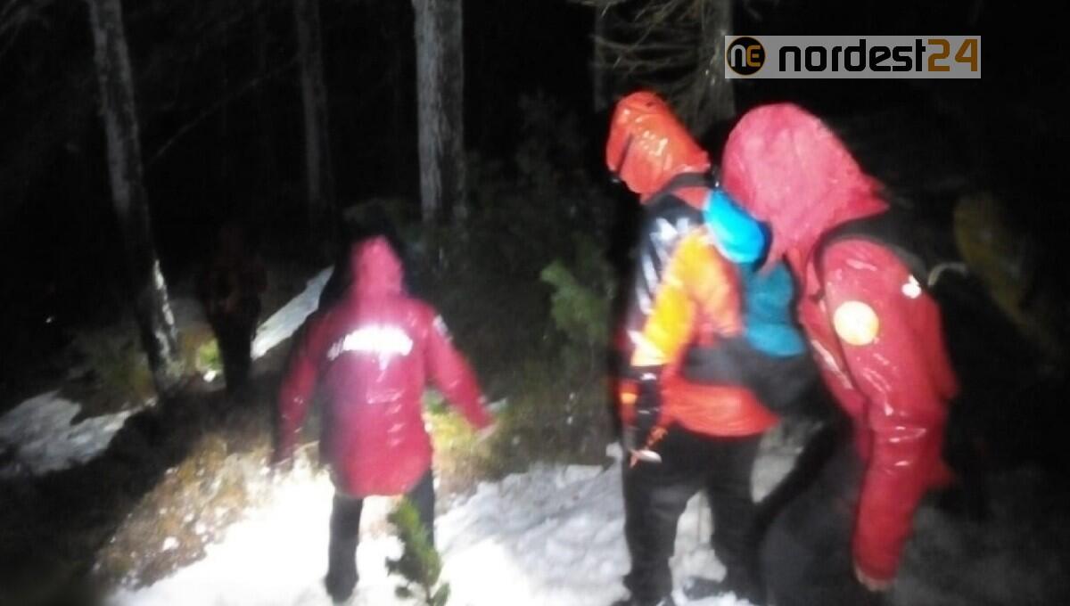 Salgono sui monti con scarpe da trail e rimangono bloccati sotto la pioggia battente: soccorsi - 