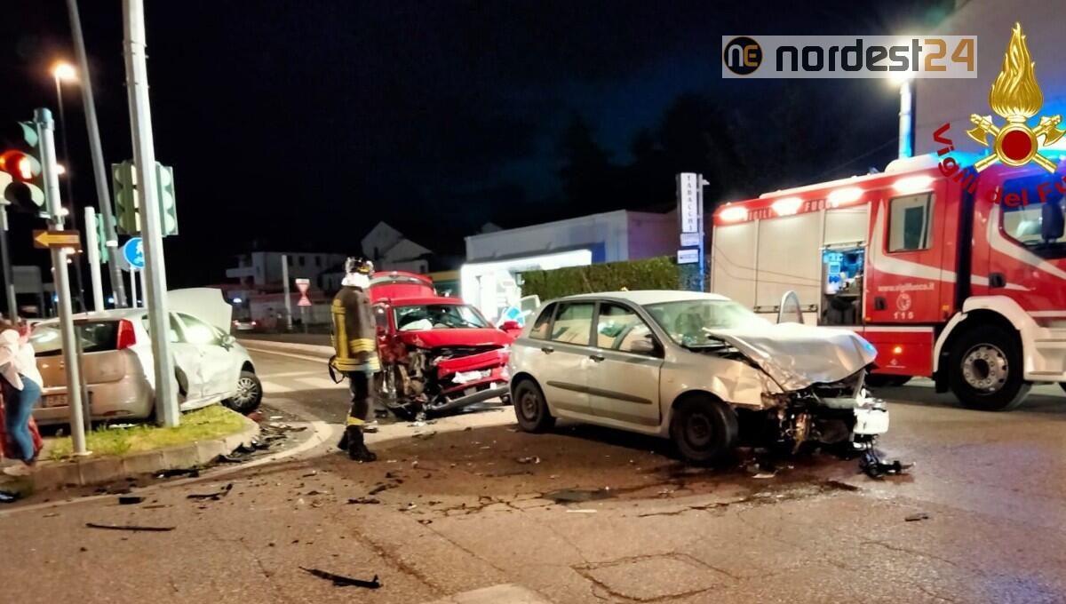 Scontro tra tre auto ad Este: due feriti - 
