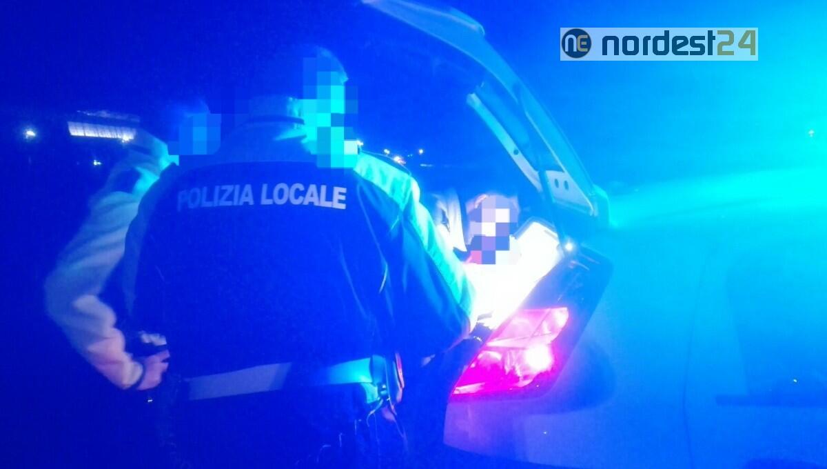 Entrano in Italia agganciati ad un autocarro: fermati 2 clandestini a Monfalcone - 
