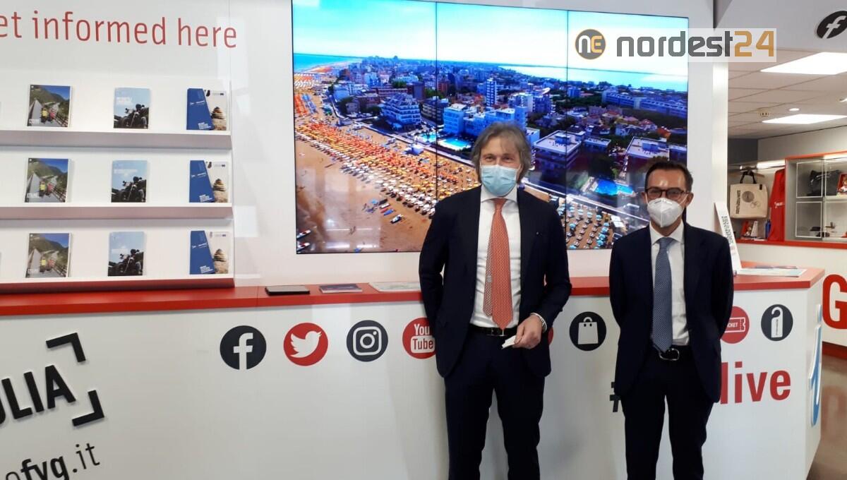 Turismo, nuovo look e servizi più efficienti all'infopoint di Lignano - 