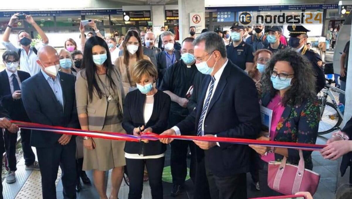 Taglio del nastro per il primo viaggio dello storico treno Vienna-Lubiana-Trieste - 