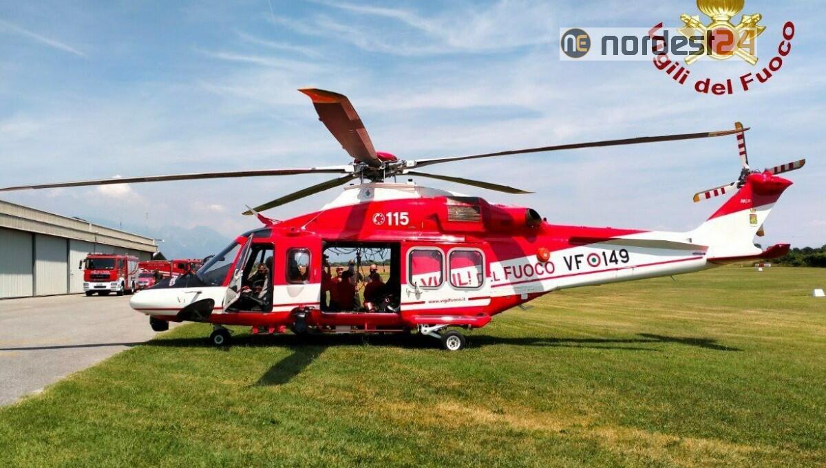 Pordenone, Vigili del Fuoco: presentato il nuovo elicottero VF DRAGO 149 - 