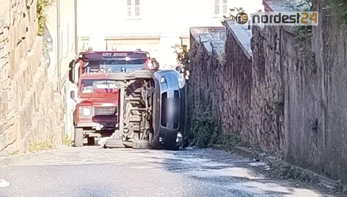 Si ribalta sul fianco in "Salita delle Mura" a Muggia: un ferito - 