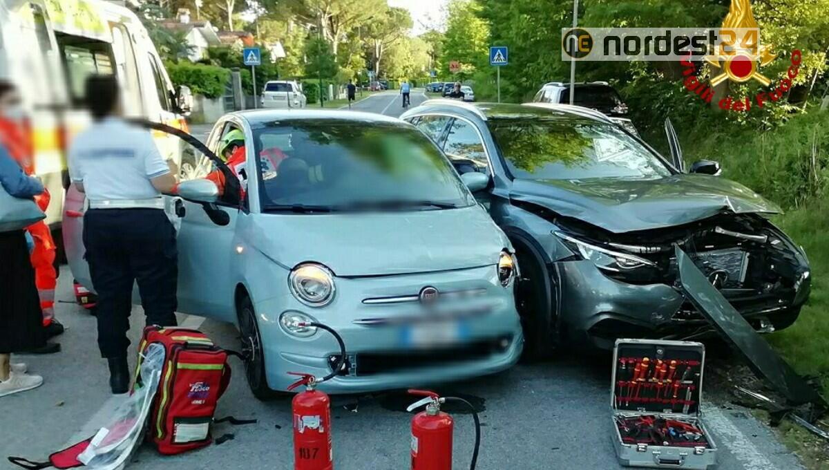 Incidente a Lignano Sabbiadoro: 2 feriti, una persona incastrata tra le lamiere - 