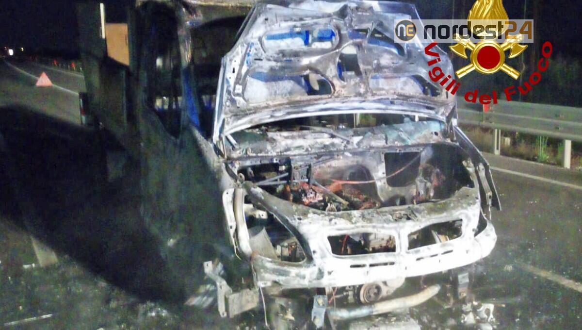 Incendio nella notte di un piccolo compattatore: nessuna persona ferita - 