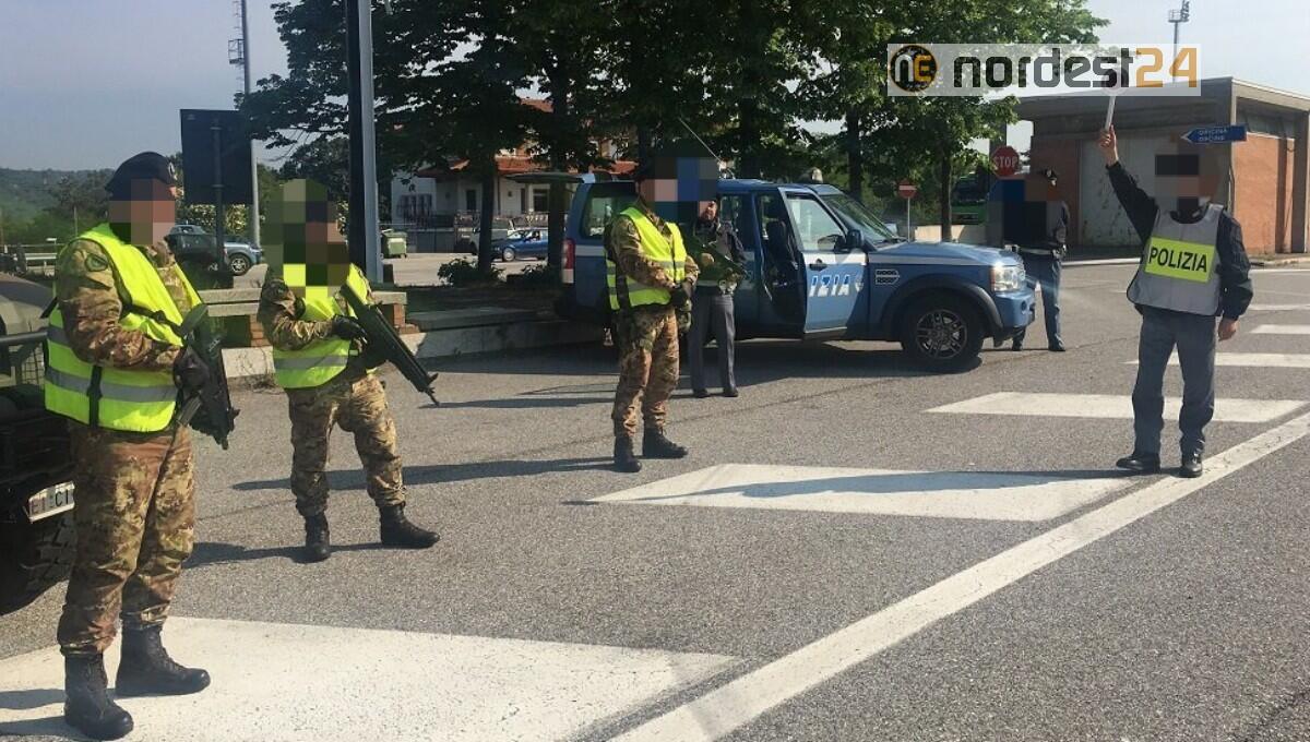 Trasporta 4 clandestini e non si ferma all'alt: arrestato passeur - 