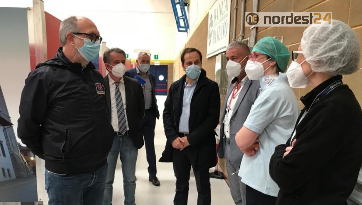 Nuovo centro vaccinale a Manzano allestito nel palazzetto dello sport - 