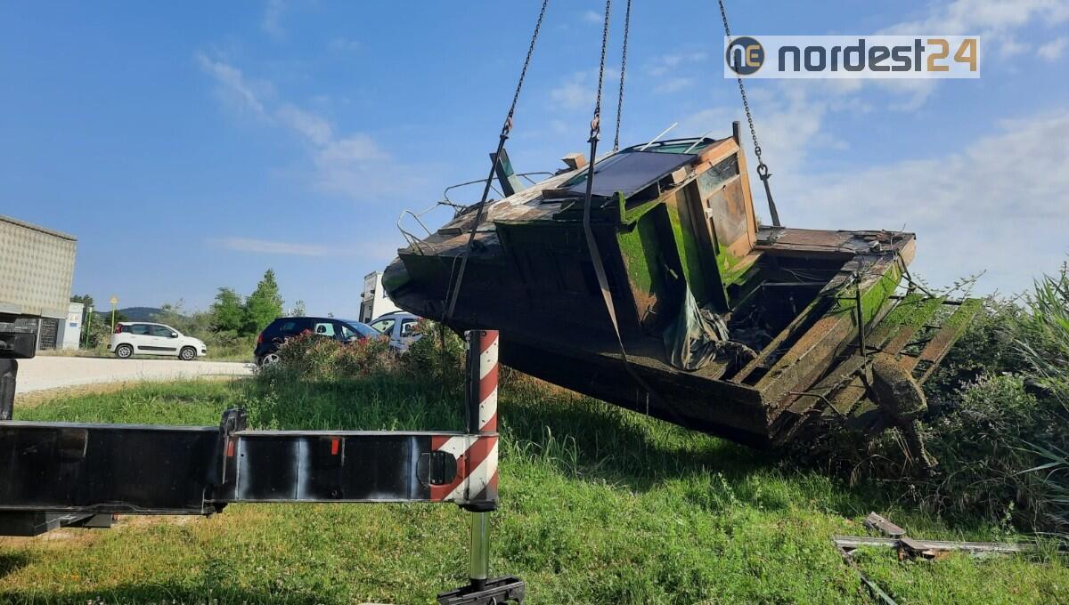 Abbandona un natante che poi affonda: sanzionato il proprietario - 