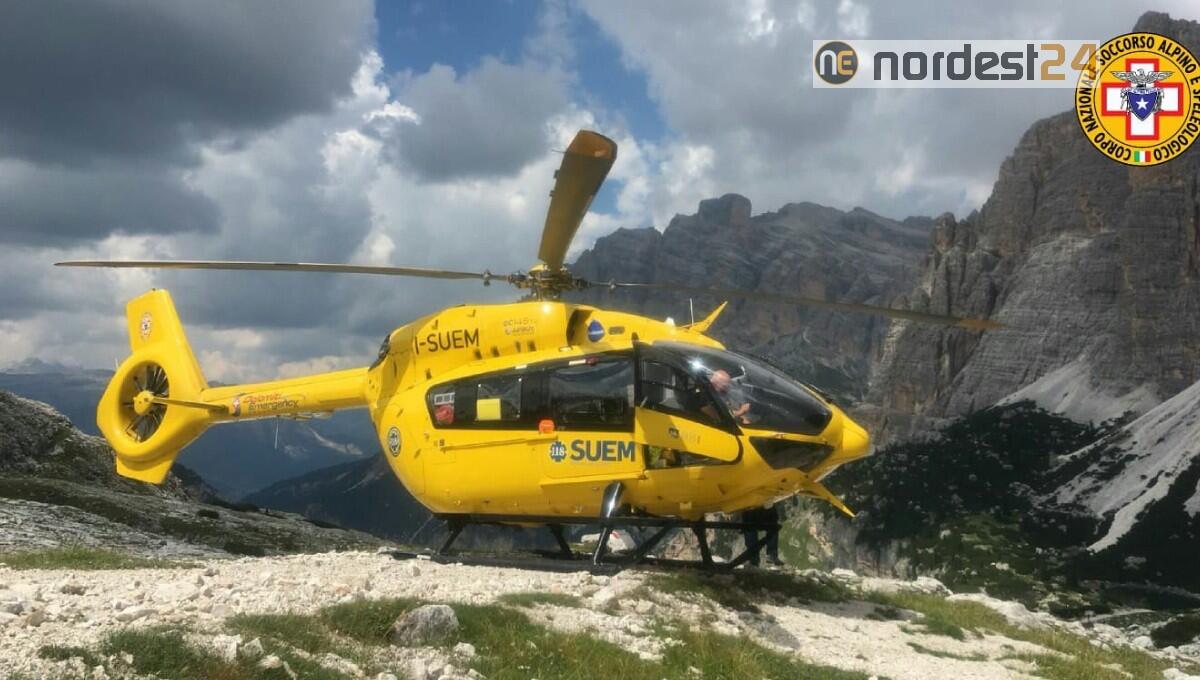Crisi di panico mentre attraversa un ghiaione: escursionista soccorsa con l'elicottero - 