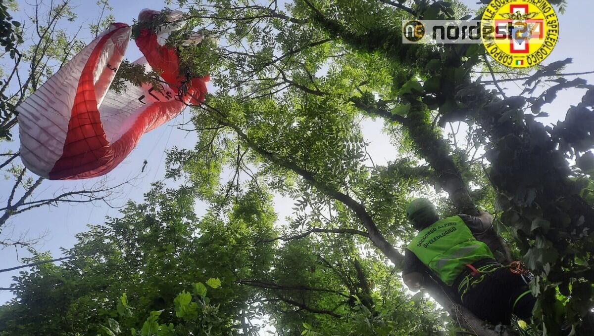 Precipitano 2 parapendisti a Forgaria e Anduins: soccorsi - 