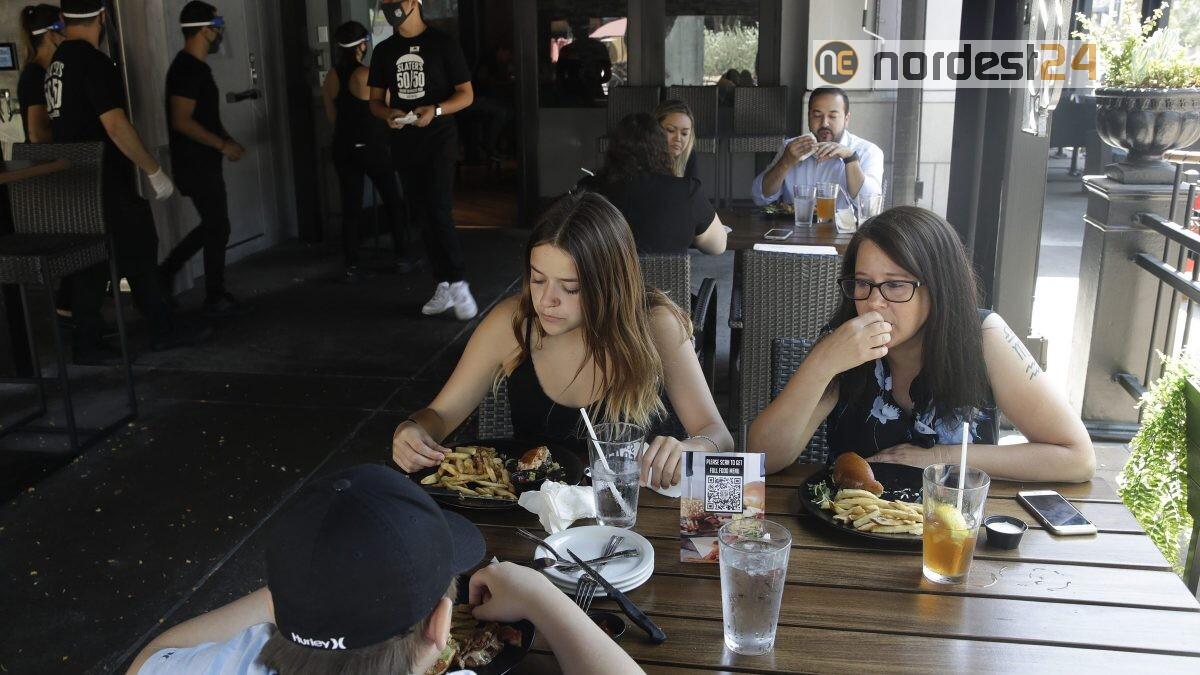 Regioni, Governo d'accordo a levare limite tavoli all'aperto - 