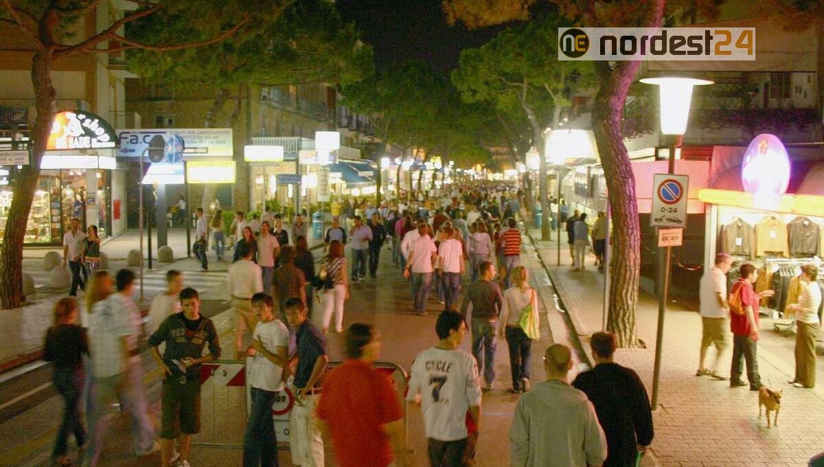 Jesolo, stretta sulla movida: stop agli alcolici all'aperto e in spiaggia - 