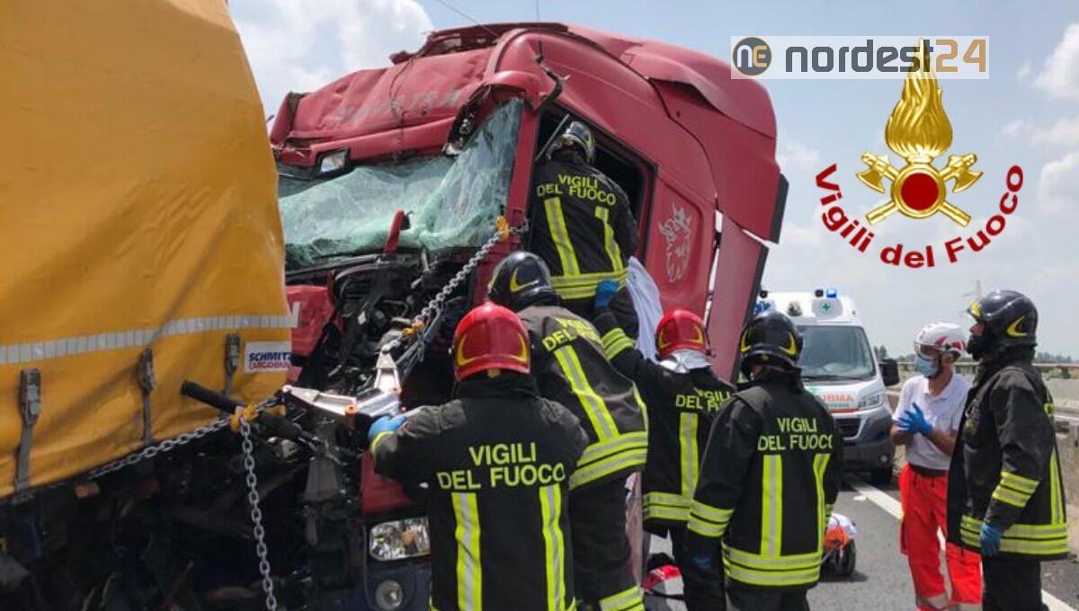 Tamponamento in autostrada tra 3  mezzi pesanti e un’auto: deceduto un uomo - 