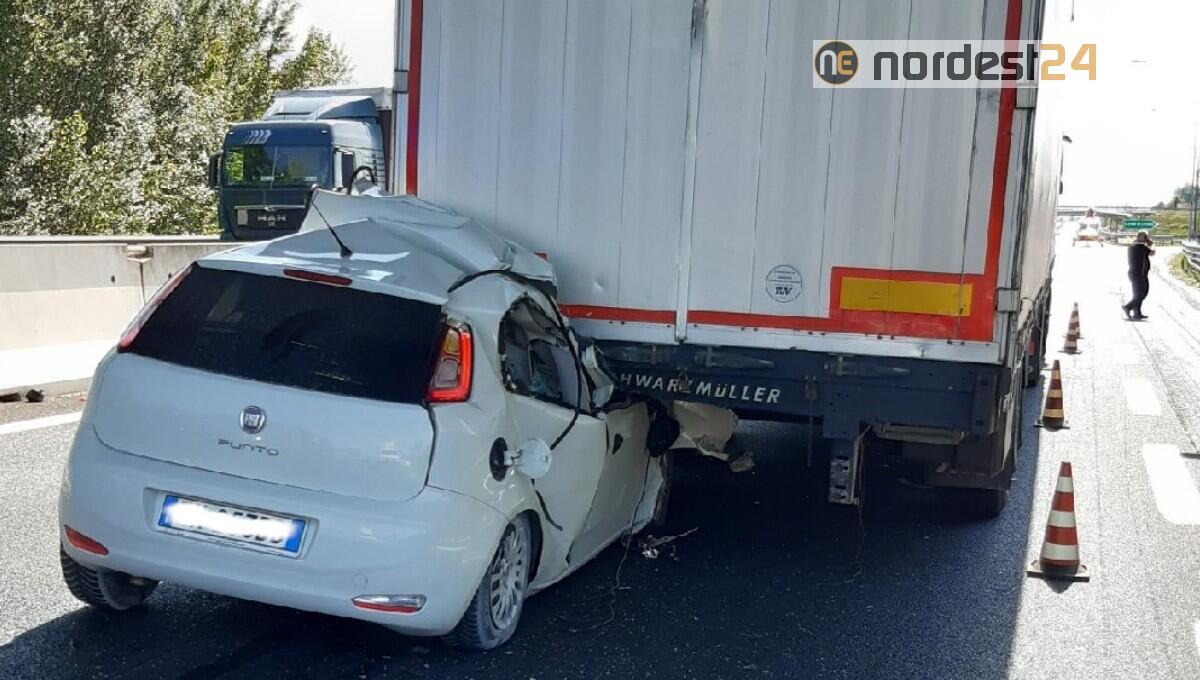 Incidente mortale in A4: conducente deceduto sul colpo - 