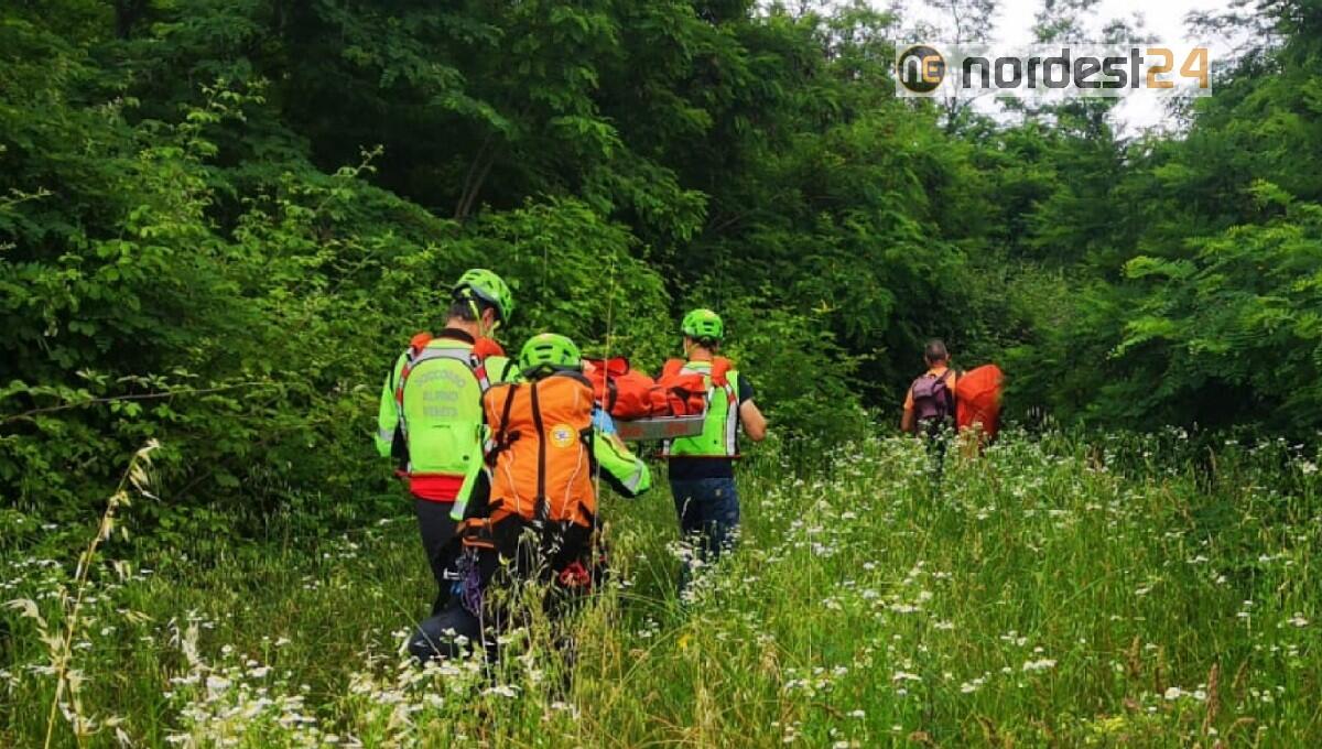 Cade con la mountain bike e si infortuna: soccorsa ciclista 54enne - 