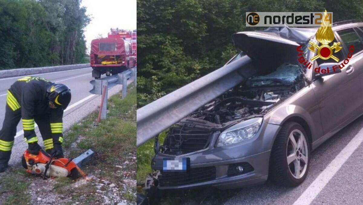 Escono di strada, il guard-rail attraversa l'auto: miracolati - 