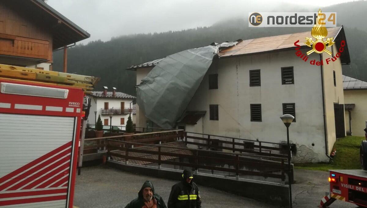 Maltempo, tetti scoperchiati e alberi a terra ad Auronzo, Laggio e Comelico - 