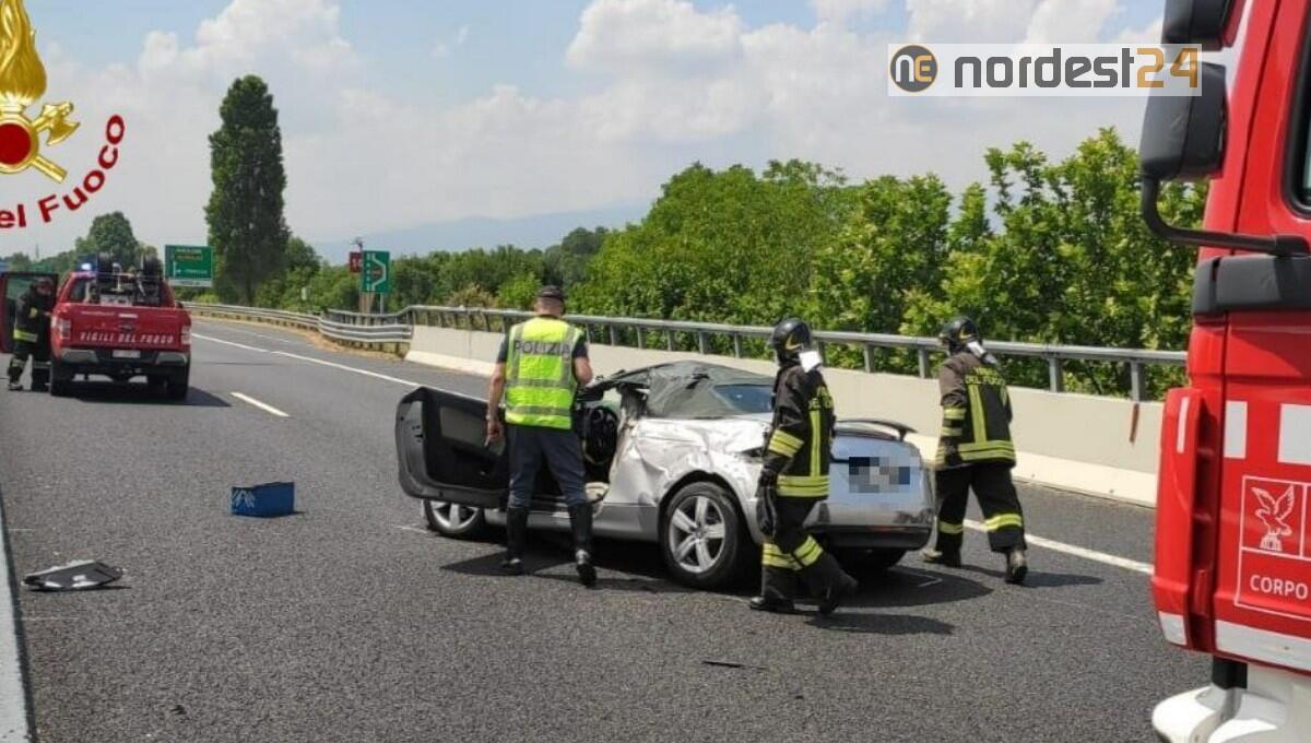 Pordenone, incidente in A28: perde il controllo dell'auto durante la marcia - 