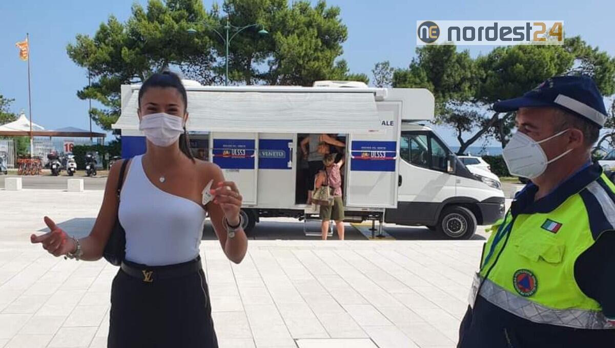 A Sottomarina (VE) vaccini in spiaggia per tutte le età - 