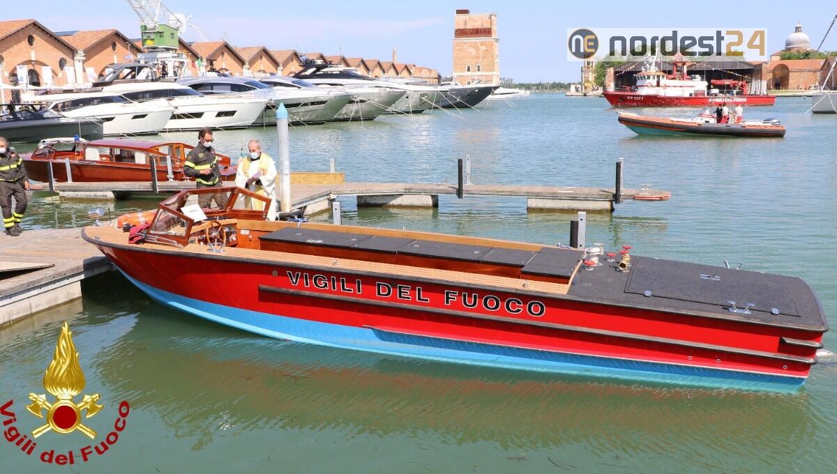 Consegnate 2 nuove APL (autopompe lagunari) ai vigili del fuoco di Venezia - 