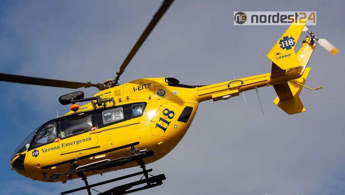 Scende da un sentiero e cade dalla mountain bike: soccorso con l'elicottero - 