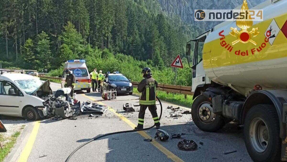 Scontro tra furgone con famiglia e autocisterna: muore il papà, ferite 2 figlie e moglie - 