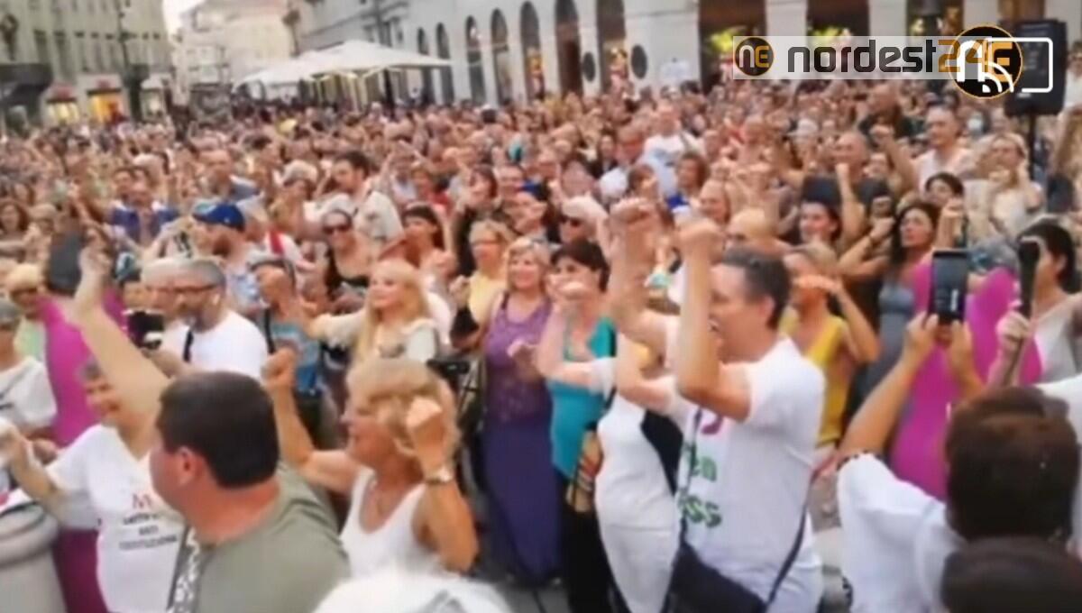 Green Pass, protesta a Trieste: in centinaia senza mascherina - 