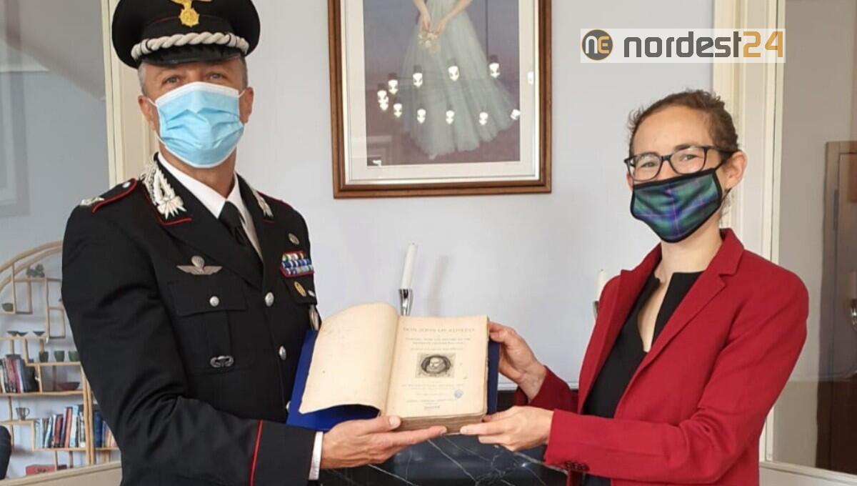 Libro storico trafugato dalla Edinburgh Central Library, recuperato dai carabinieri - 