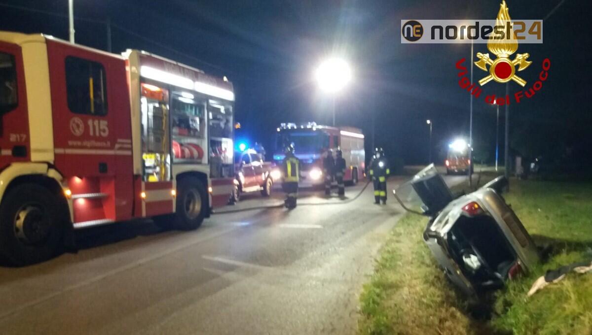 Concordia Sagittaria, finisce rovesciata nel canale di scolo: ferita la conducente - 