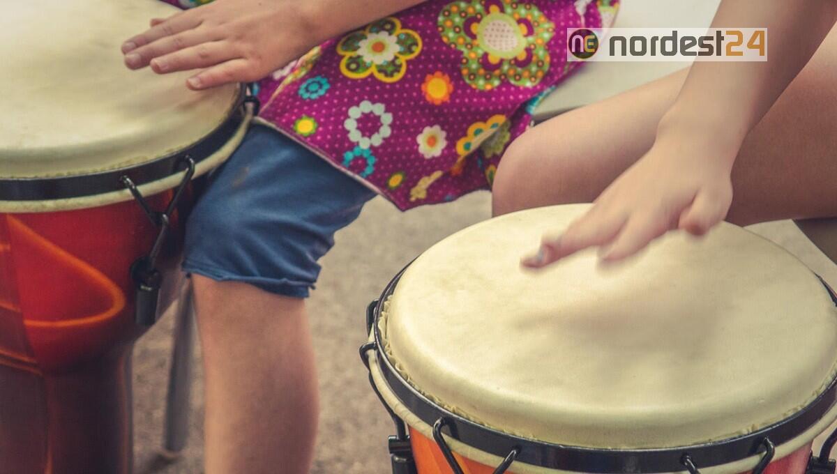 Musica, tamburi e bolle di sapone, i laboratori per bambini e bambine di Farandola - 