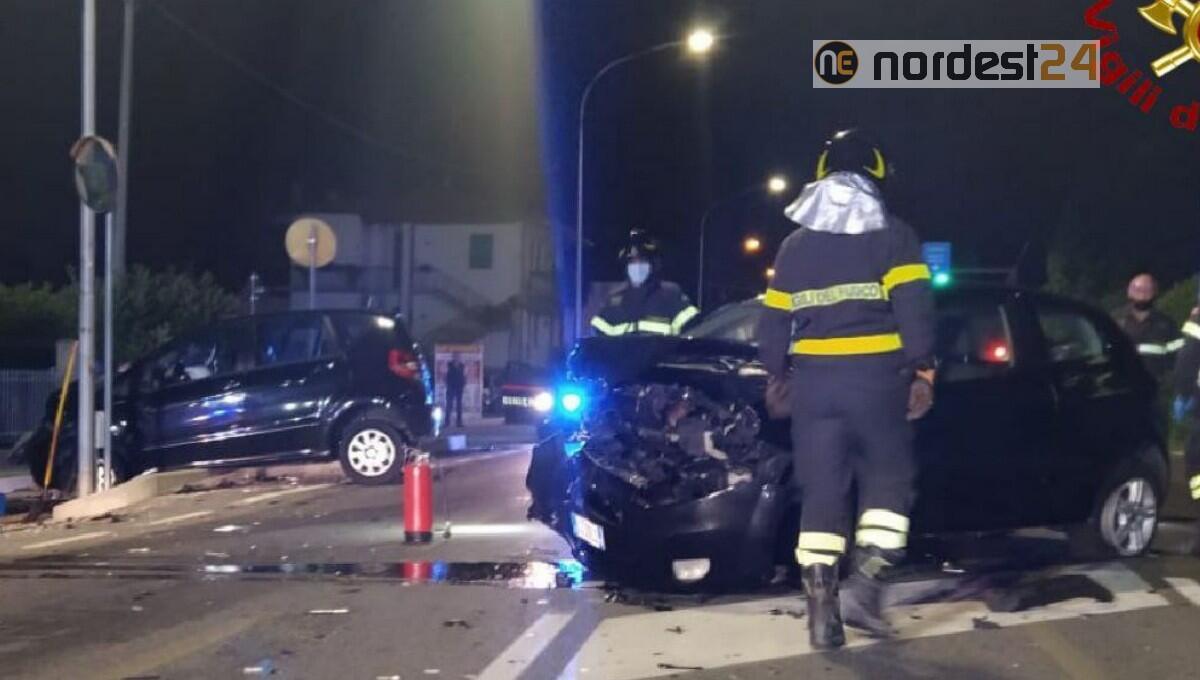 Violento scontro frontale tra due auto a Sacile: un ferito - 