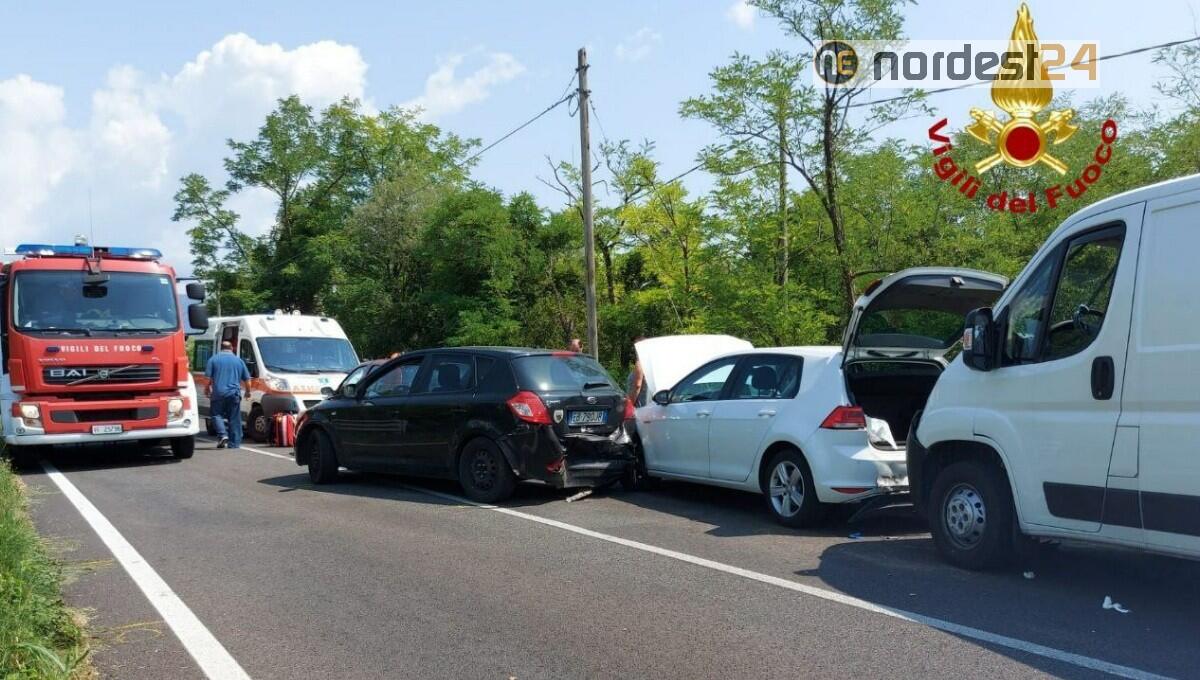 Tamponamento tra 5 autoveicoli a Montereale Valcellina: ferita una ragazza - 