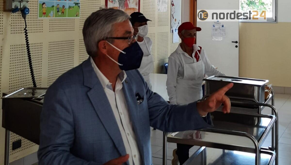 Mense scolastiche: sopralluogo del sindaco Fontanini alle mense delle Primarie - 